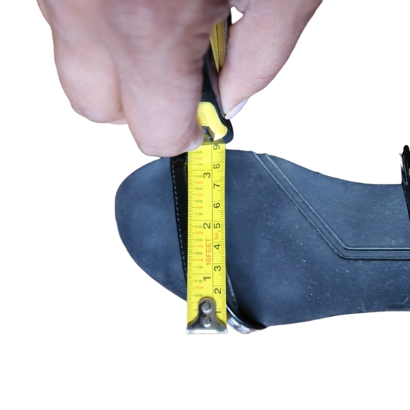 DKNY Sandals - Picture 5 of 8